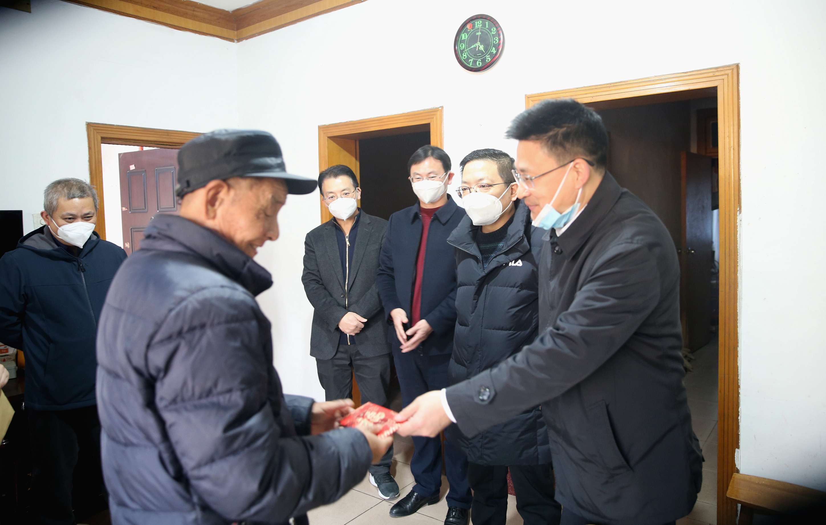 1.6李定桥来所走访慰问困难职工4.jpg 1.6李定桥来所走访慰问困难职工4.jpg