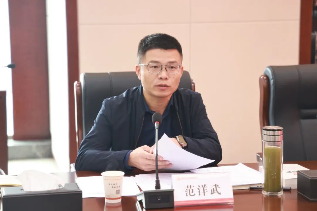 书记.jpg 书记.jpg