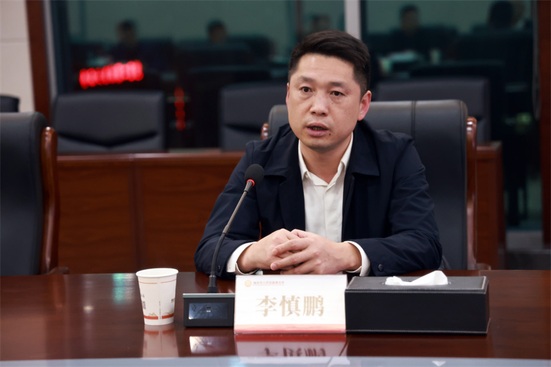 李慎鹏.jpg 李慎鹏.jpg