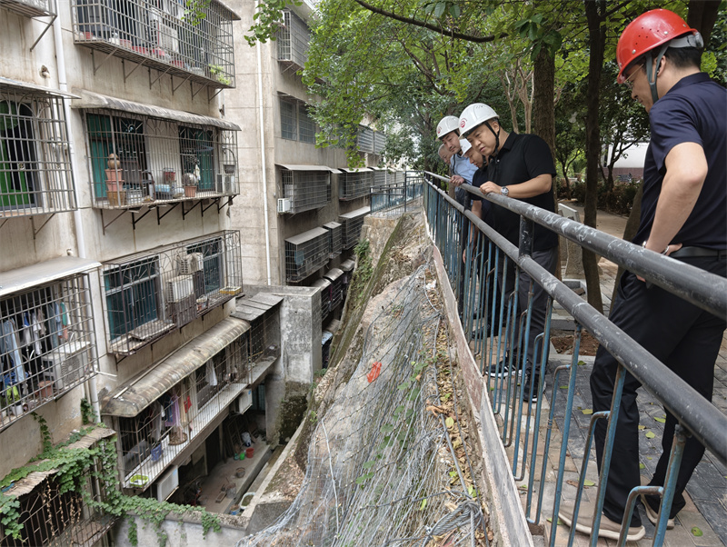 工会主席彭凯丰在石马山基地开展节前安全检查督导。.jpg